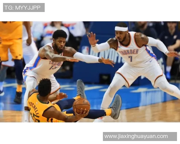 正播爵士与雷霆激战正酣球迷热情高涨期待精彩对决